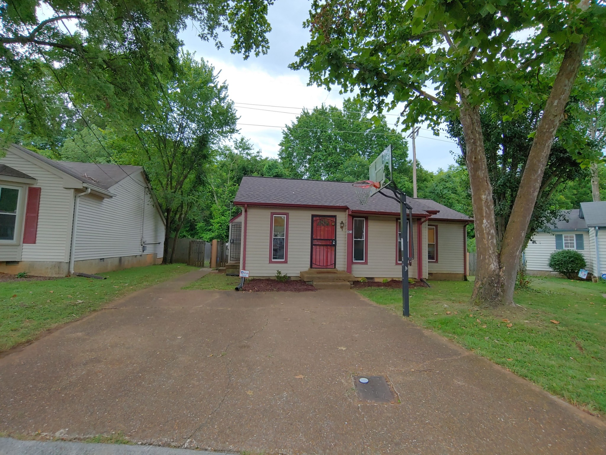 821 Heritage Cir