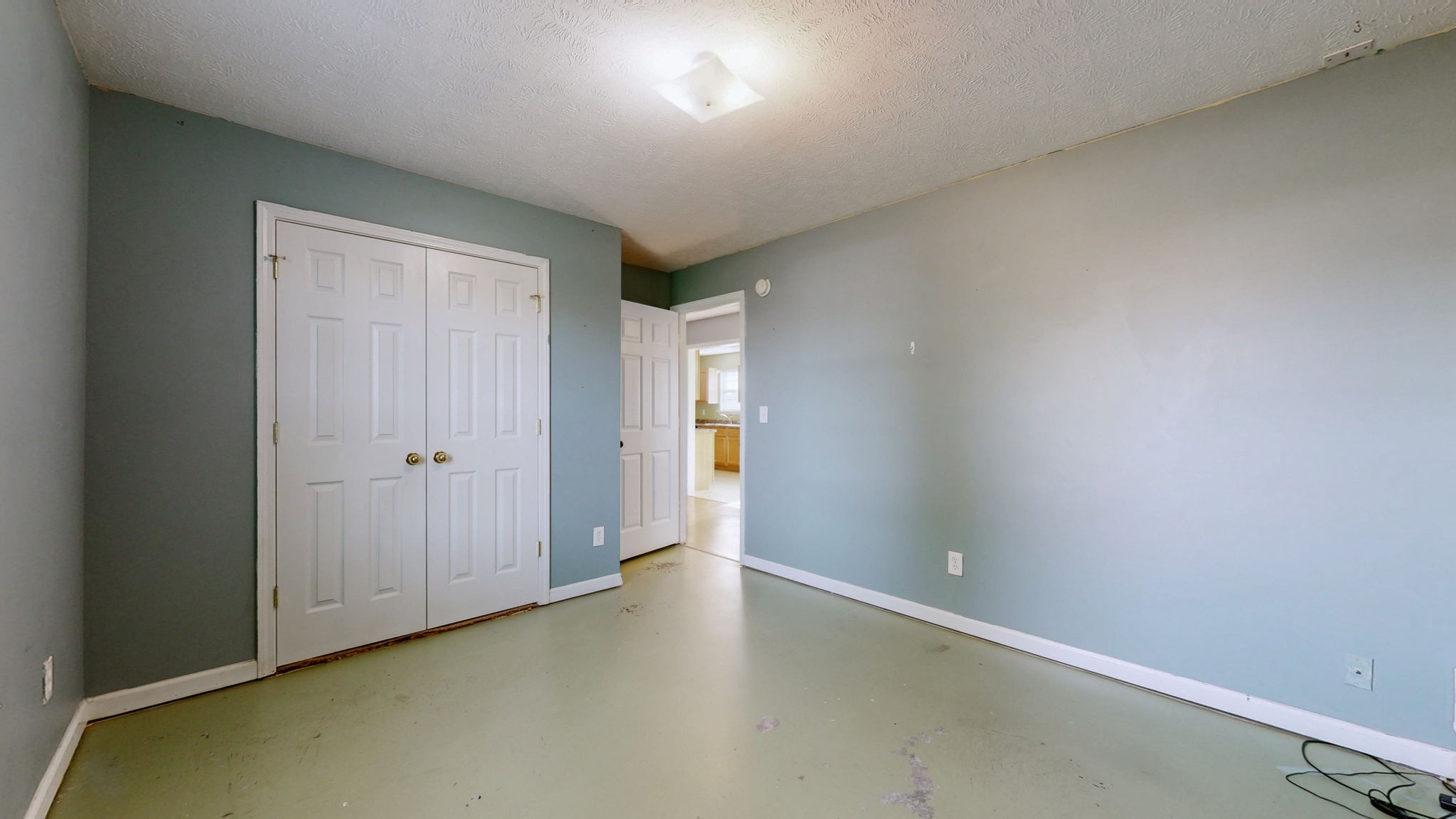 1040 Auldridge Dr