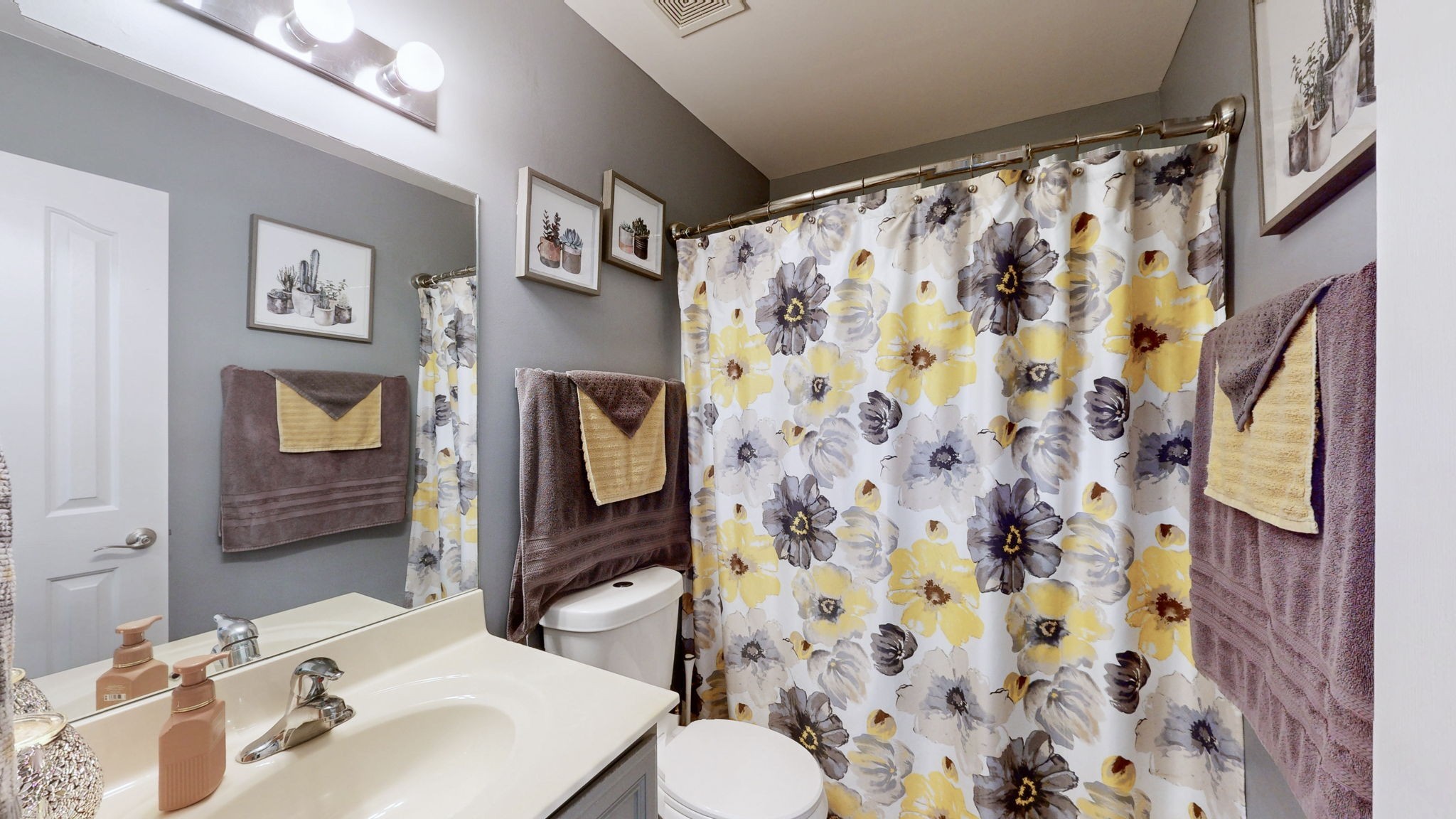2111 Saint Andrews Dr