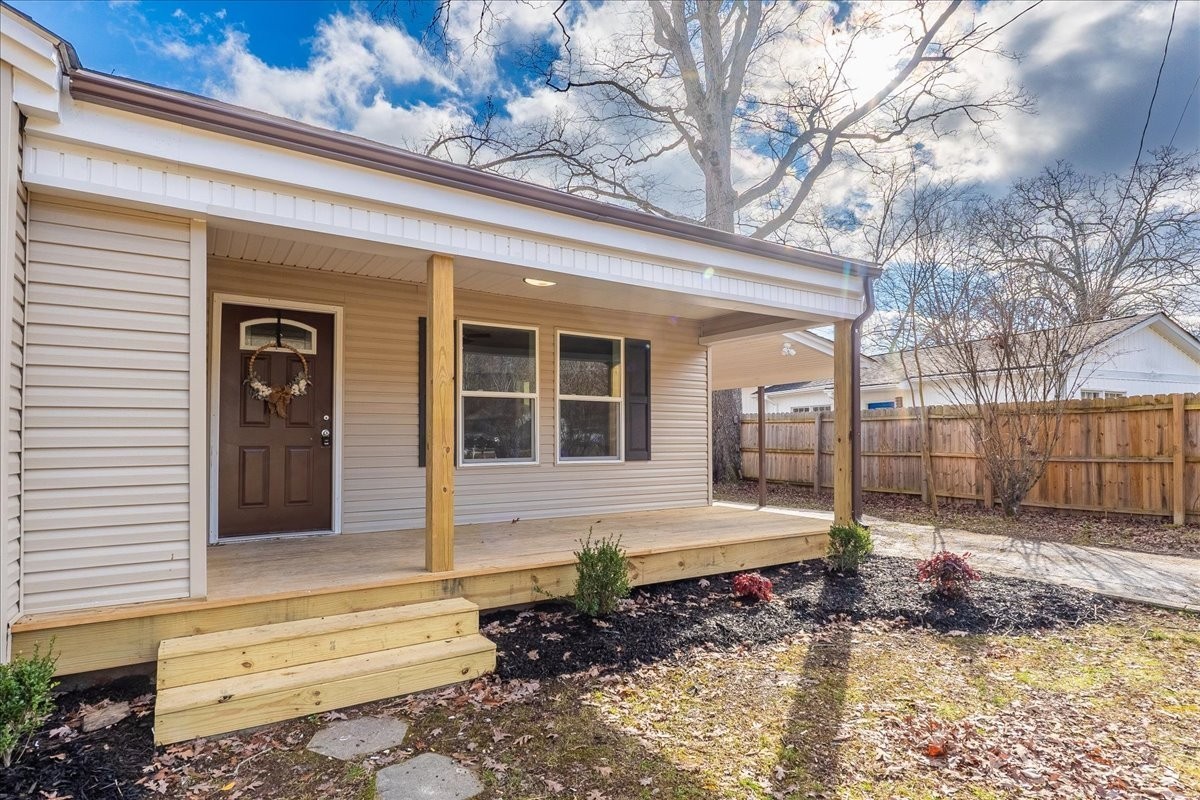 252 Fredonia Rd