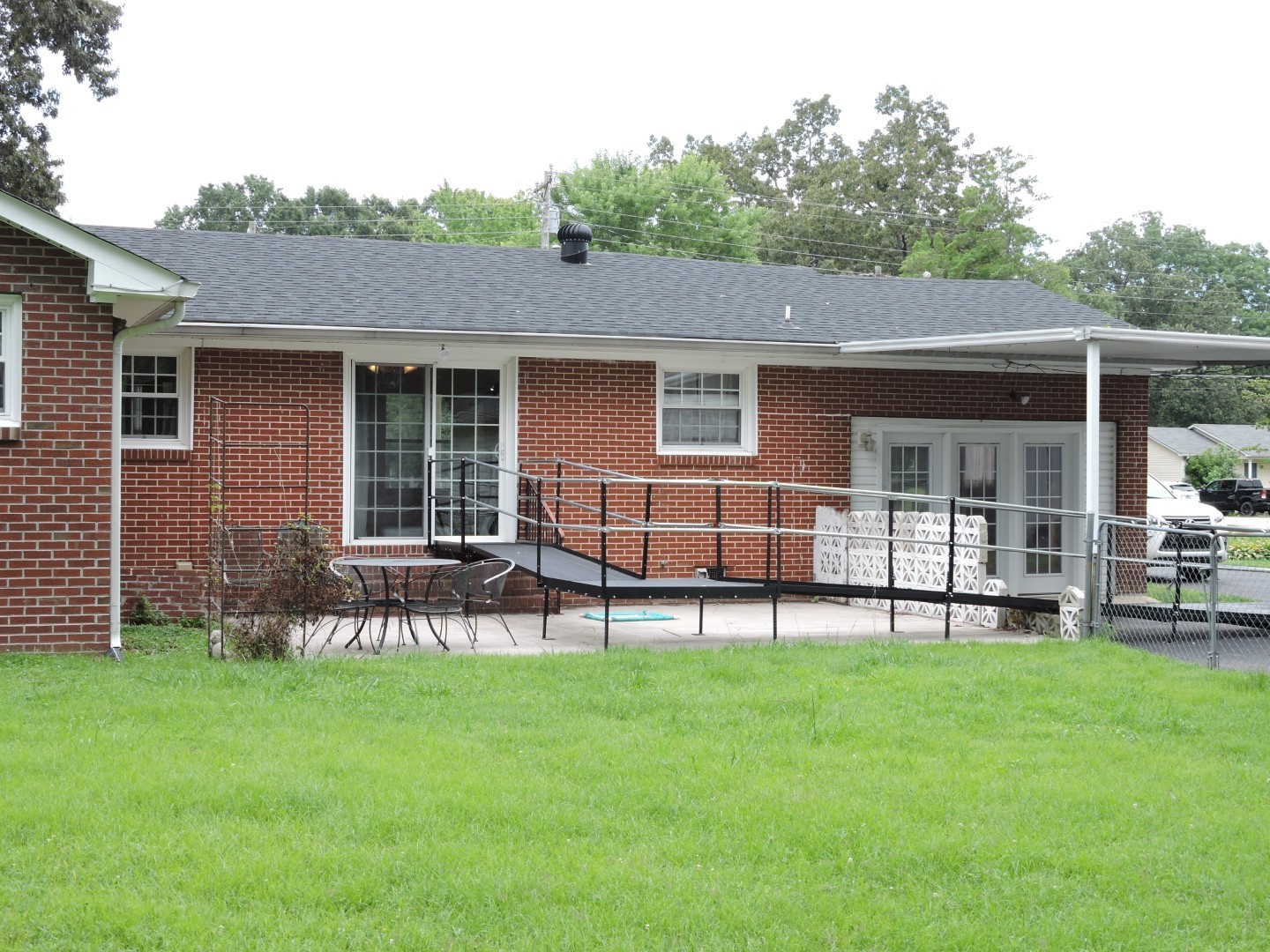 1304 Oak Dr