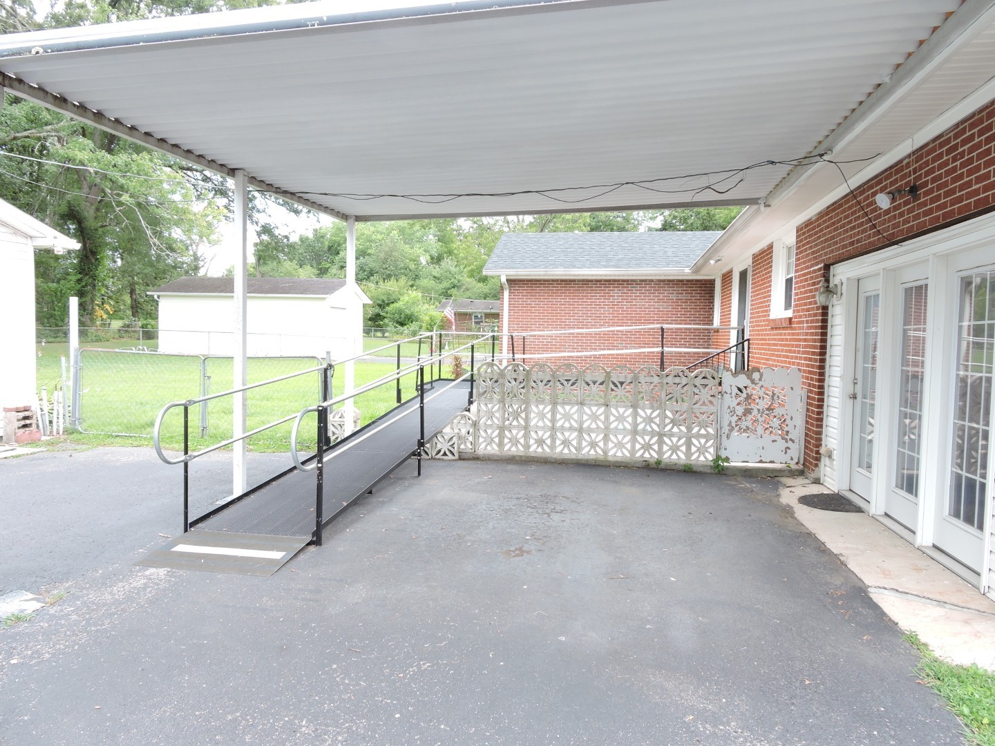 1304 Oak Dr