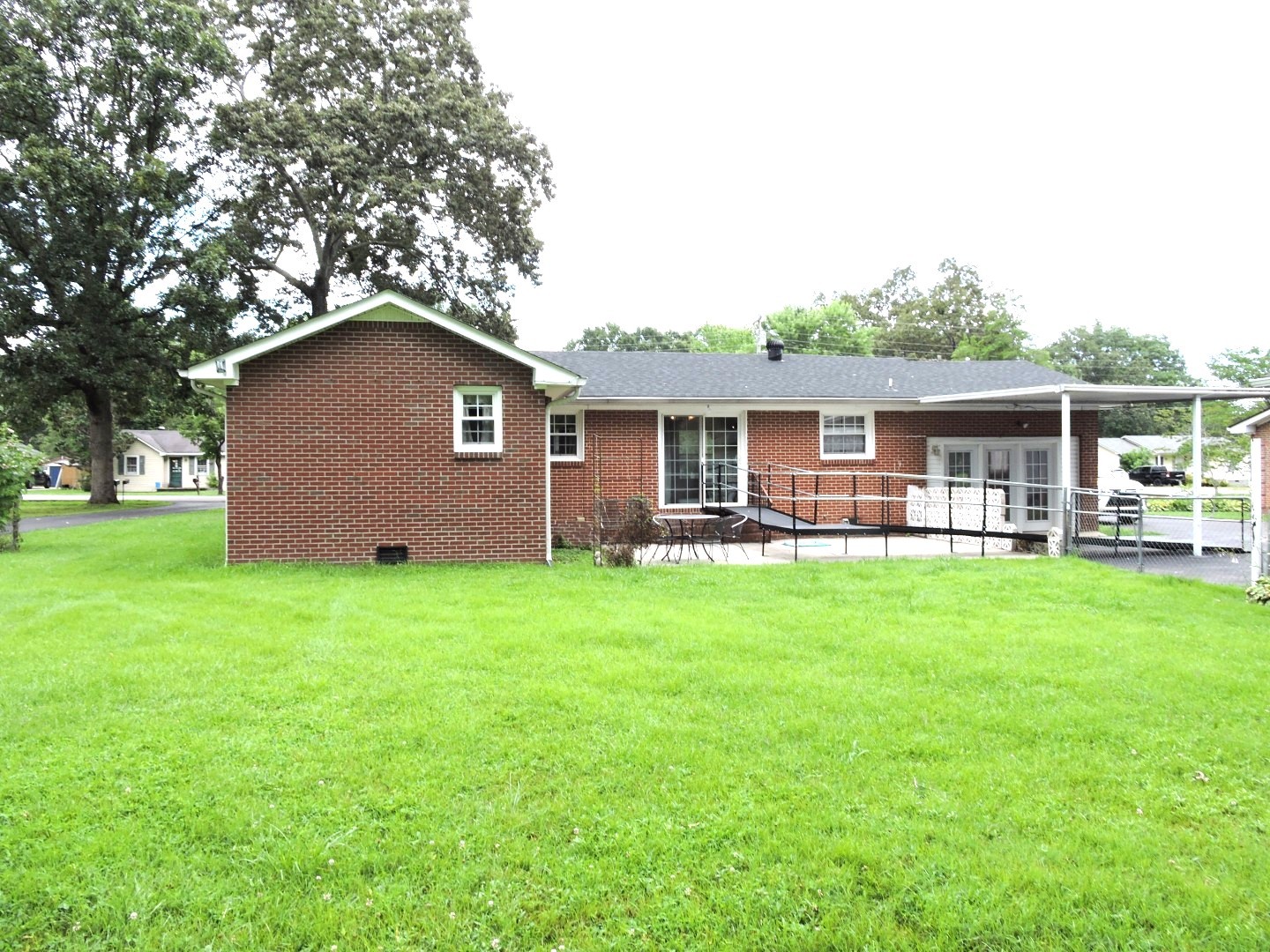1304 Oak Dr