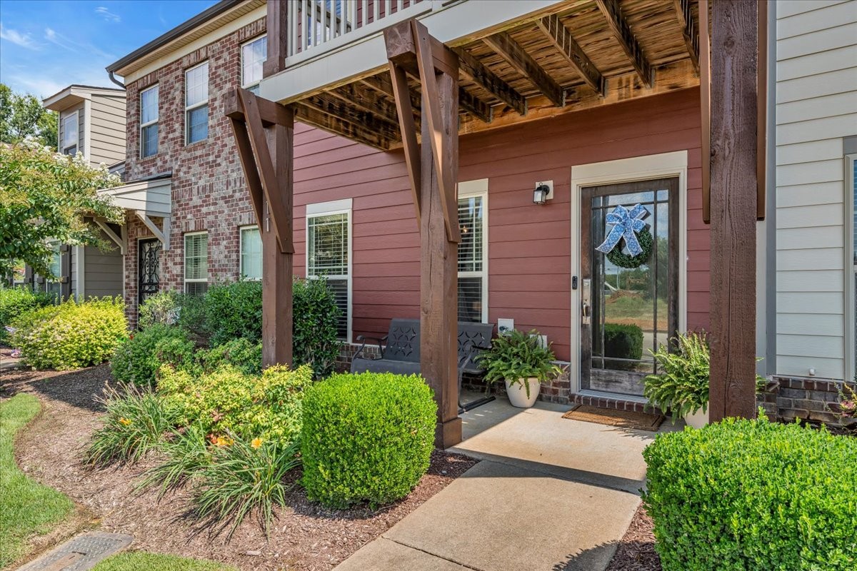 3111 Monrovia Dr
