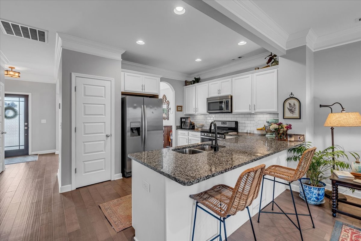3111 Monrovia Dr