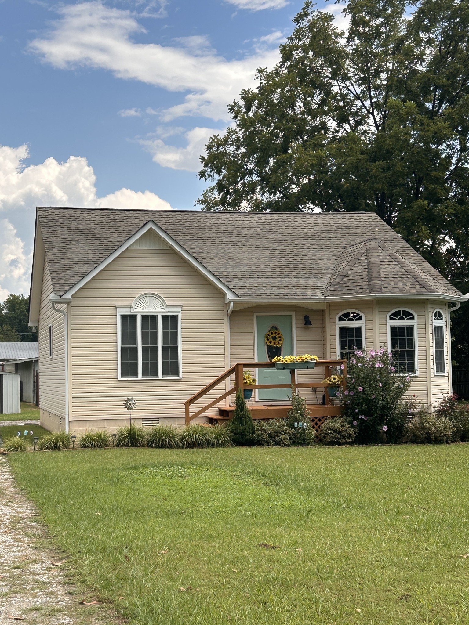 745 Hendrixson Dr
