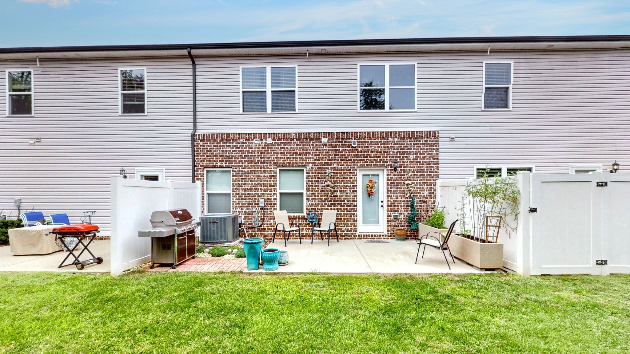 4439 Chusto Dr