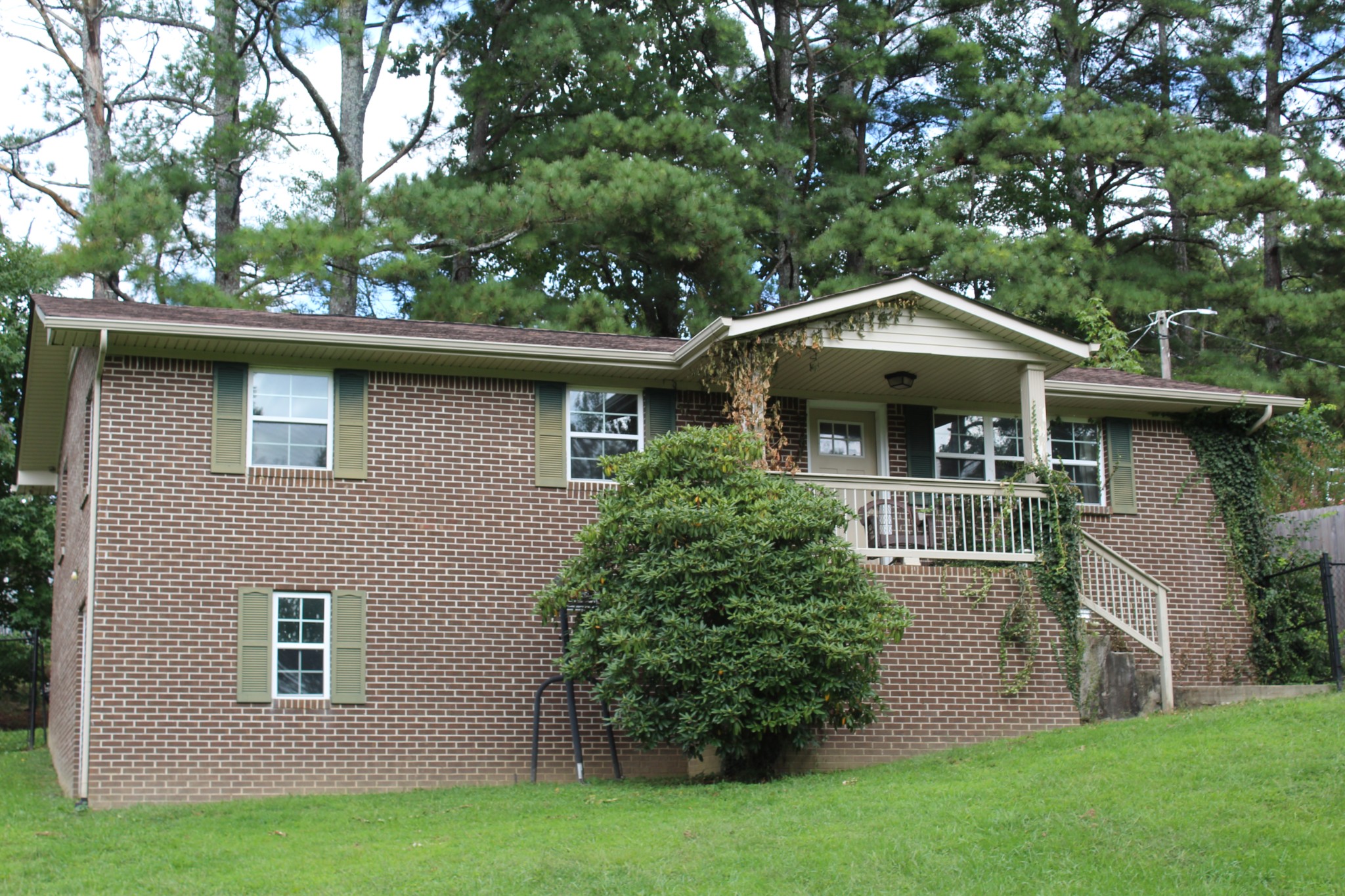 906 Saint Clair St