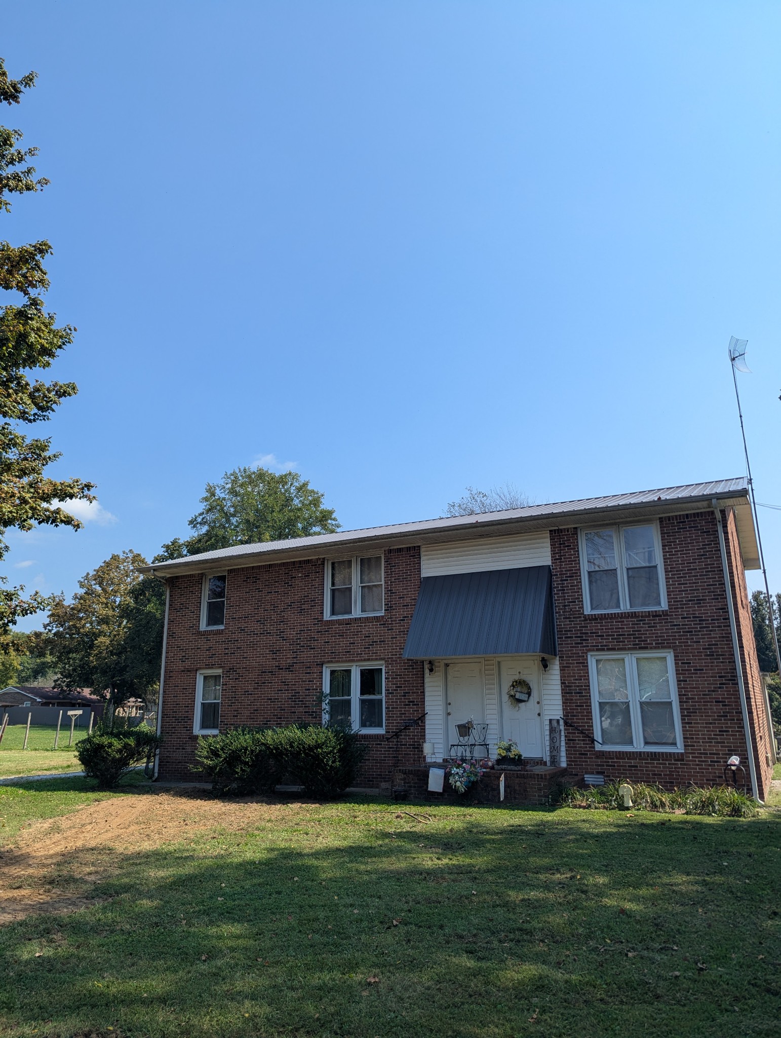 208 Colwell Ln
