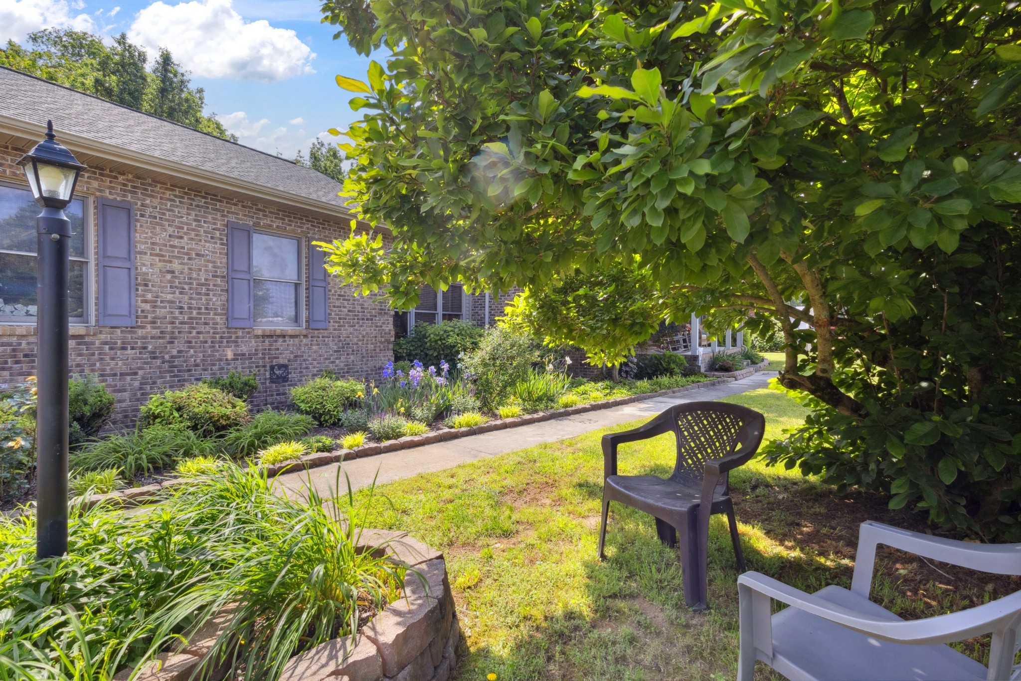 746 Shadow Ln