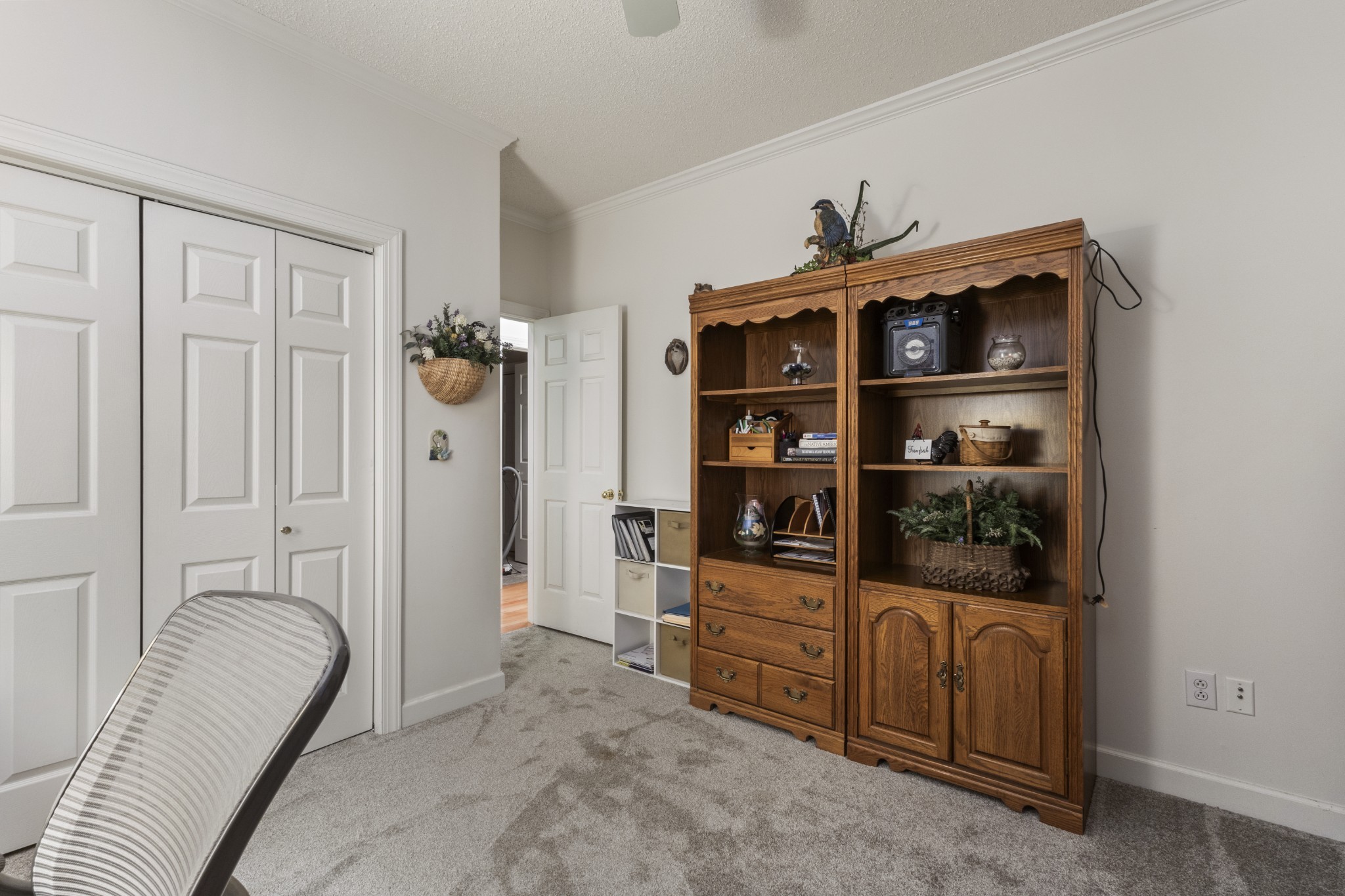746 Shadow Ln