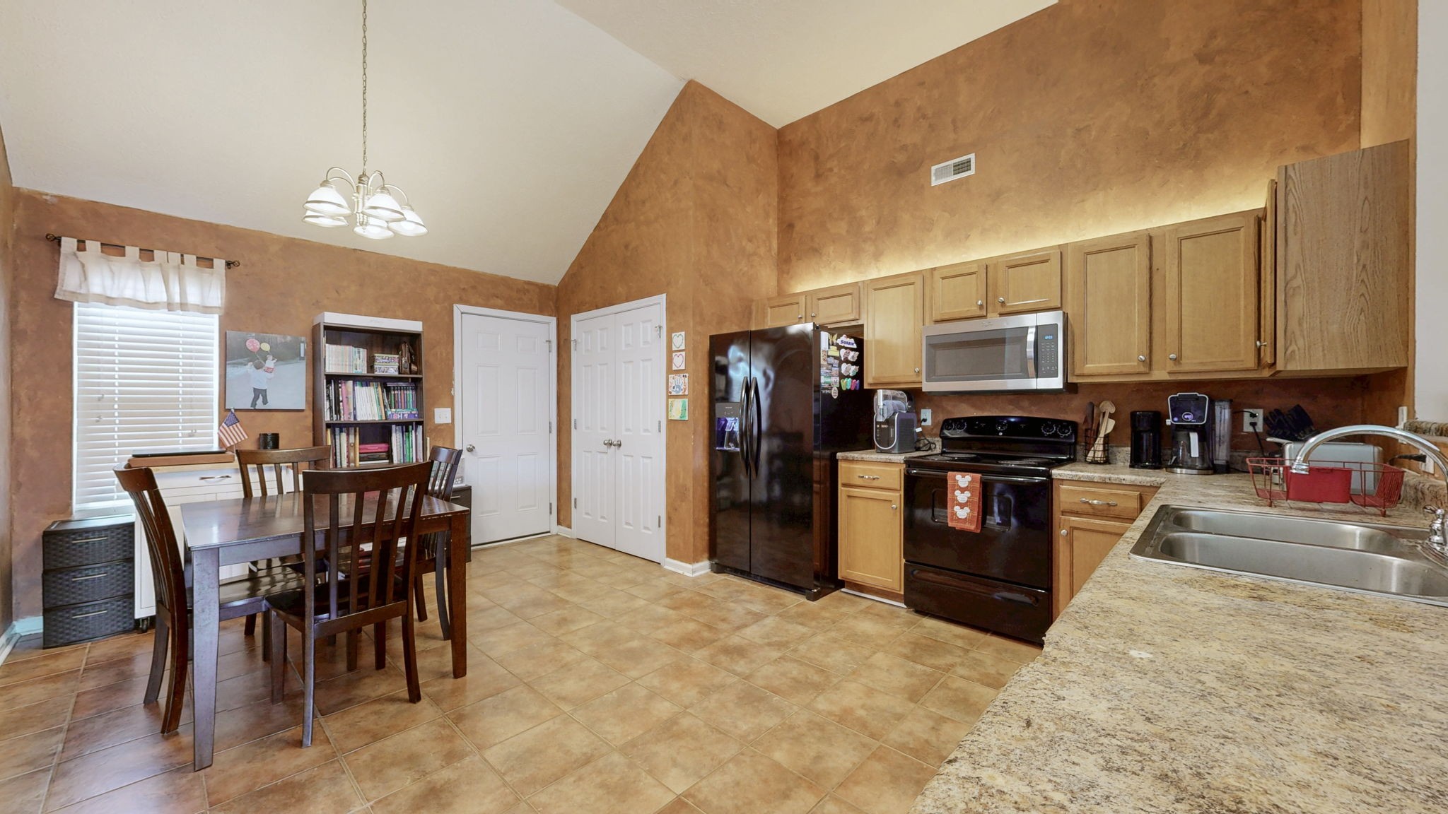 2822 Ridgewood Dr