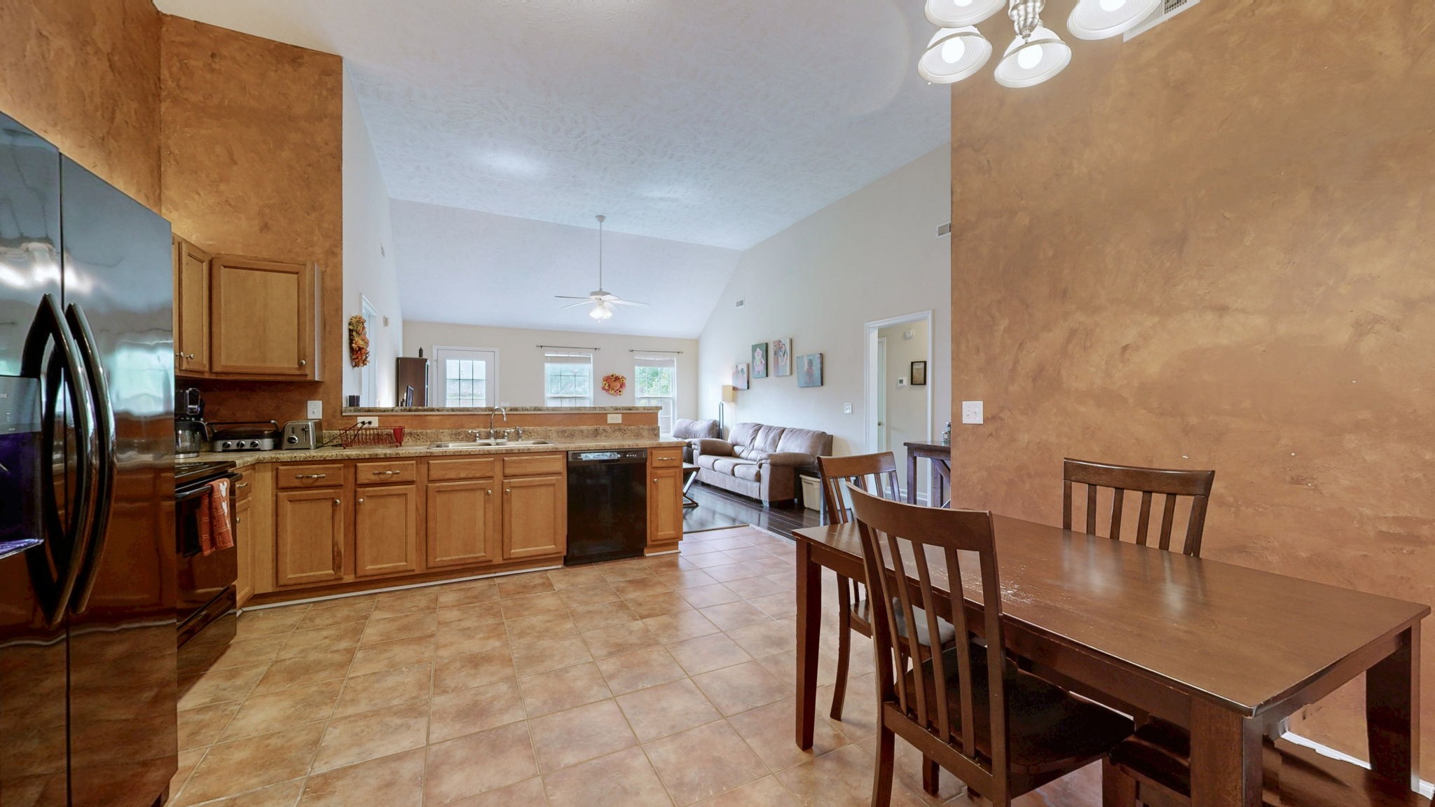 2822 Ridgewood Dr