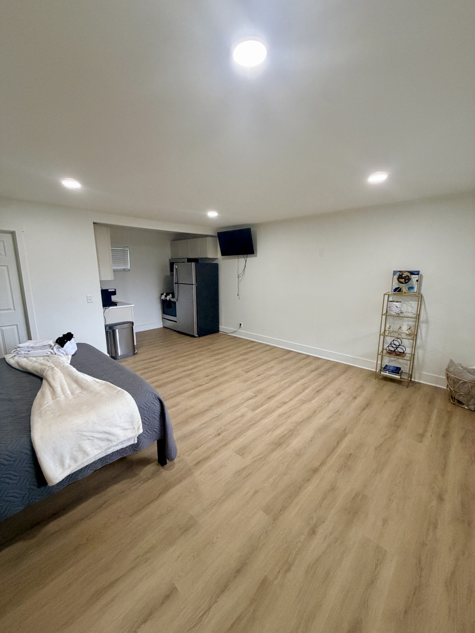 803 Hillview Hts Unit: 105
