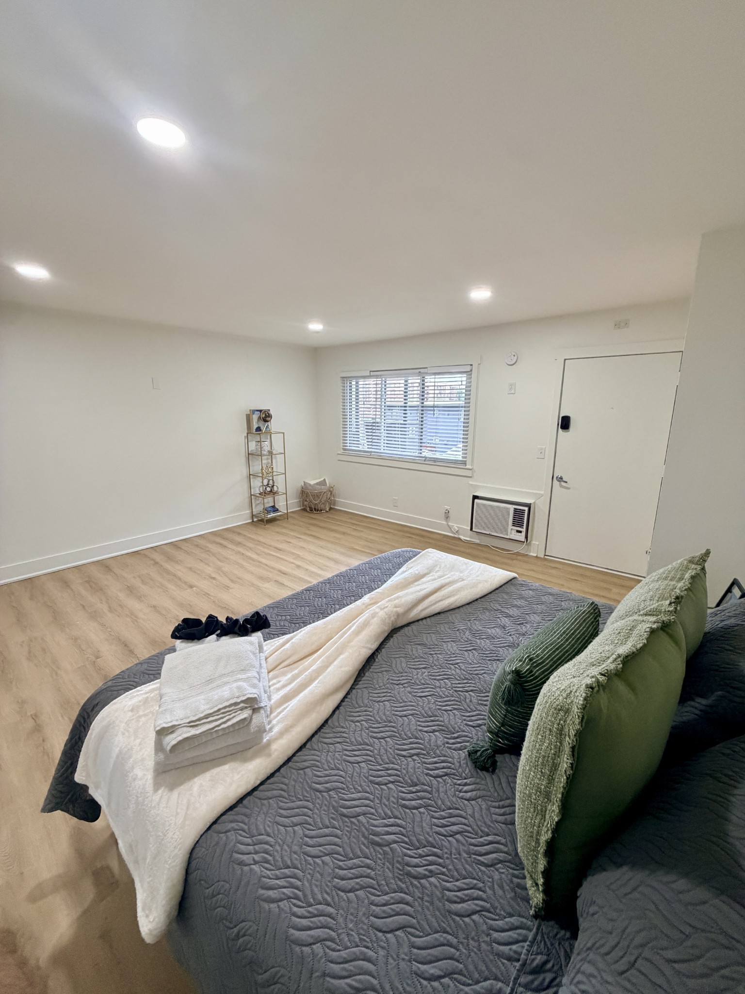 803 Hillview Hts Unit: 105