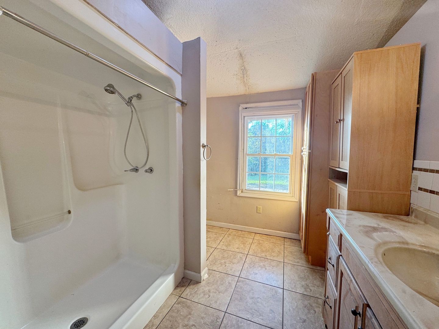 28 Alease Dr