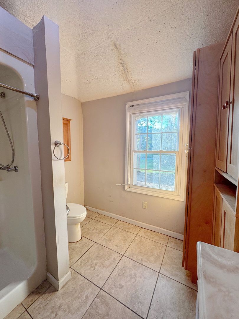 28 Alease Dr