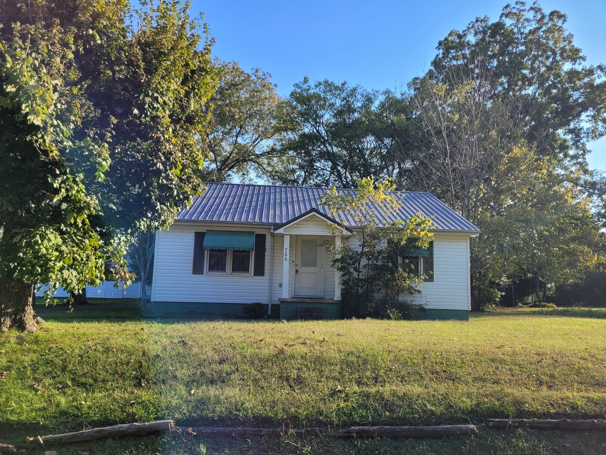 706 N Vine St
