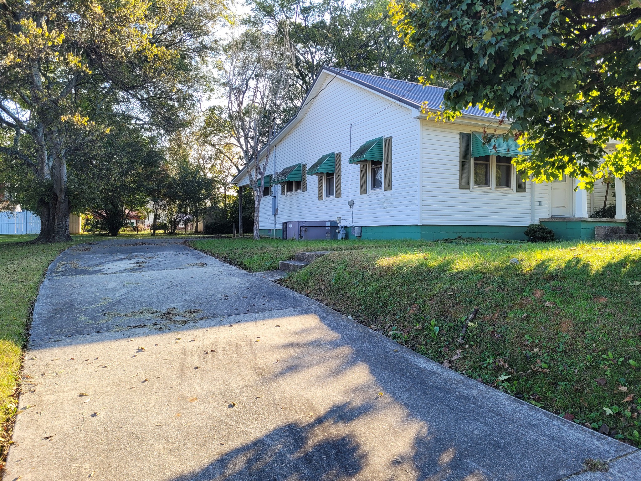 706 N Vine St