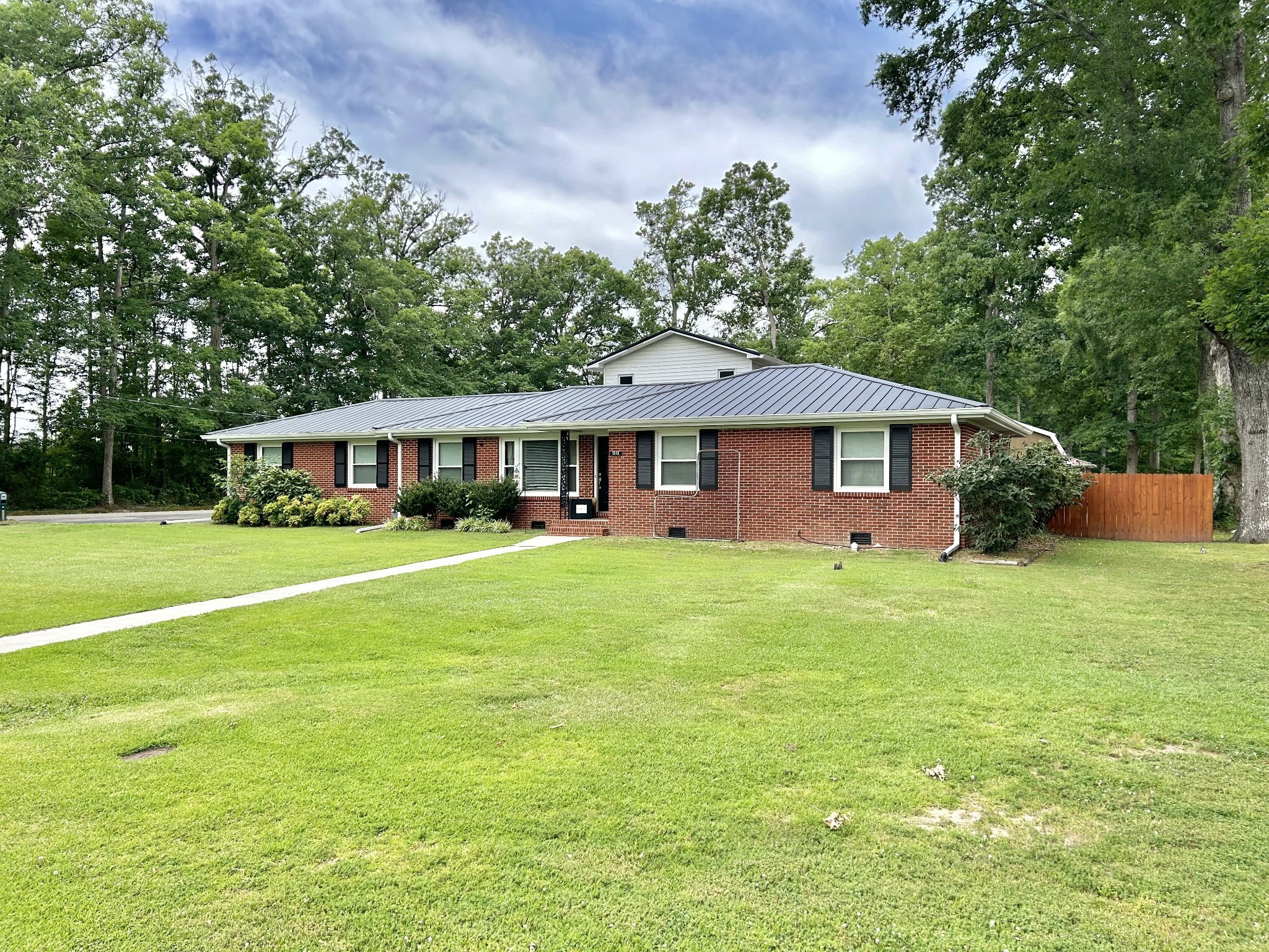 1212 Woodcrest Dr
