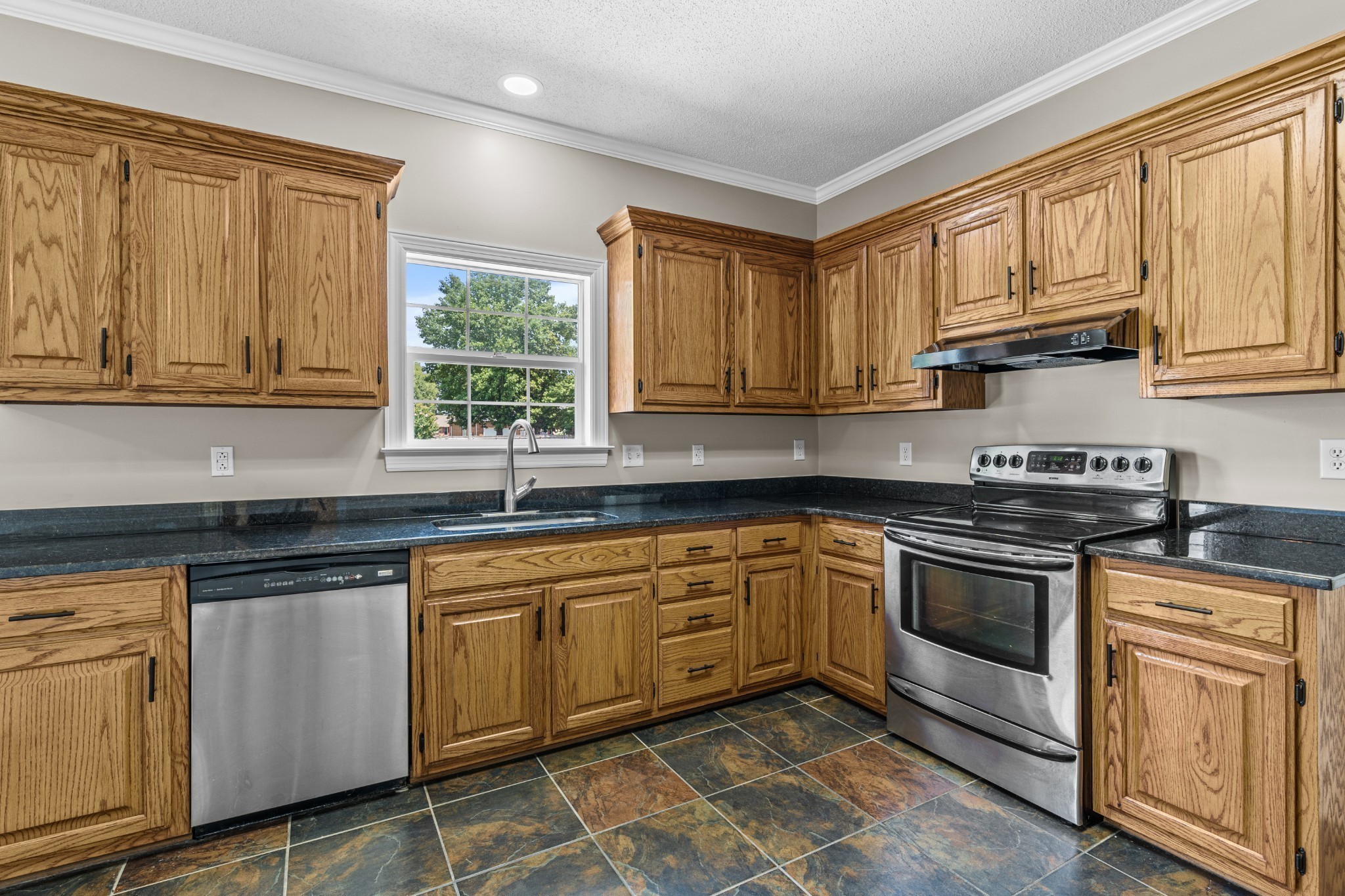 203 Huntington Pl