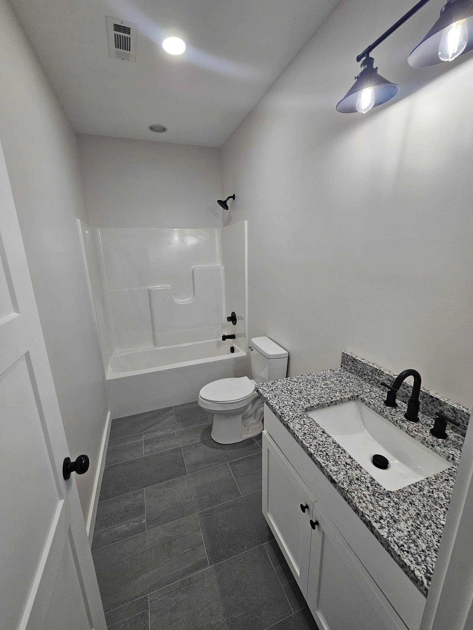 123 Lee Ct