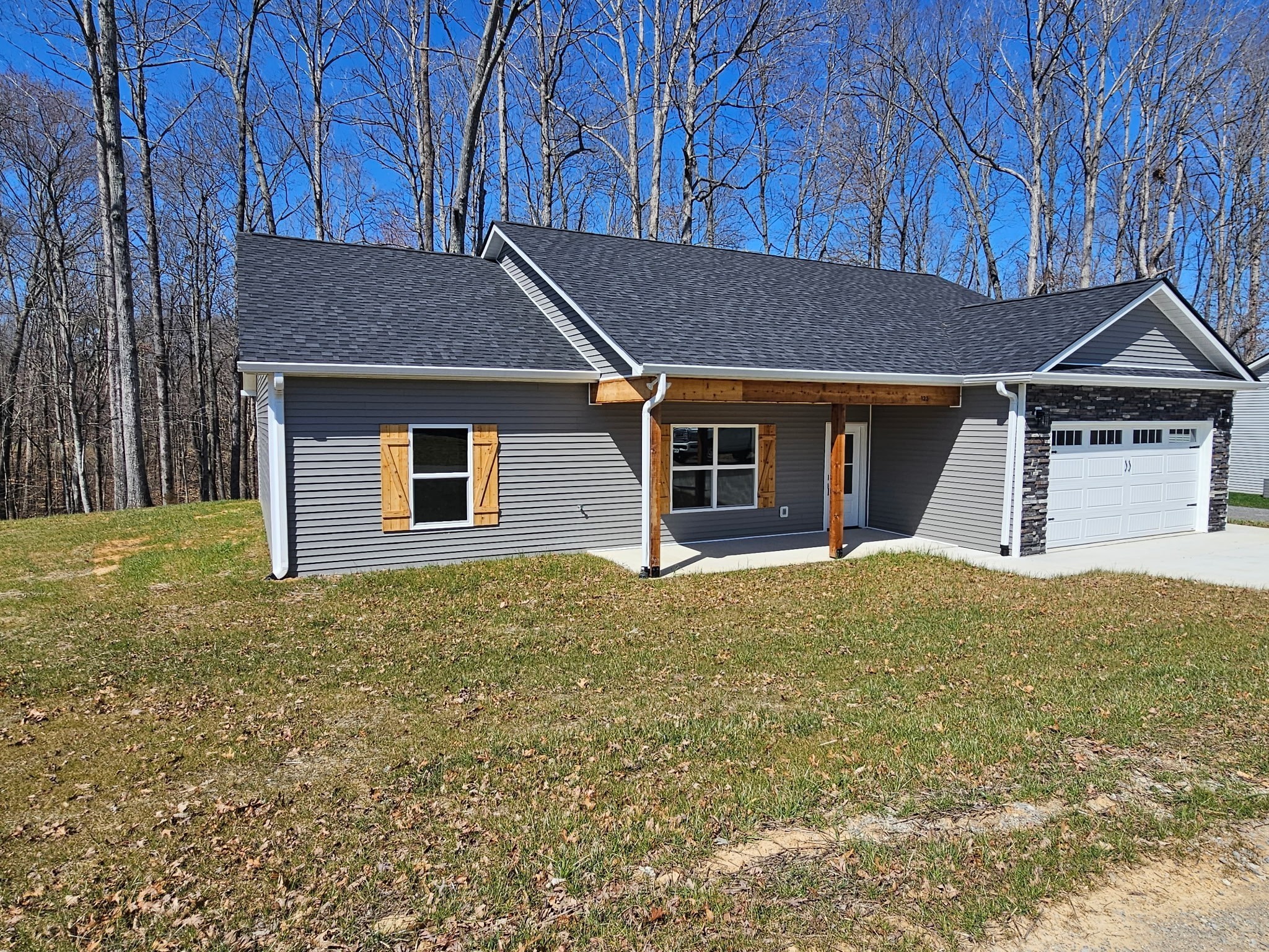 123 Lee Ct
