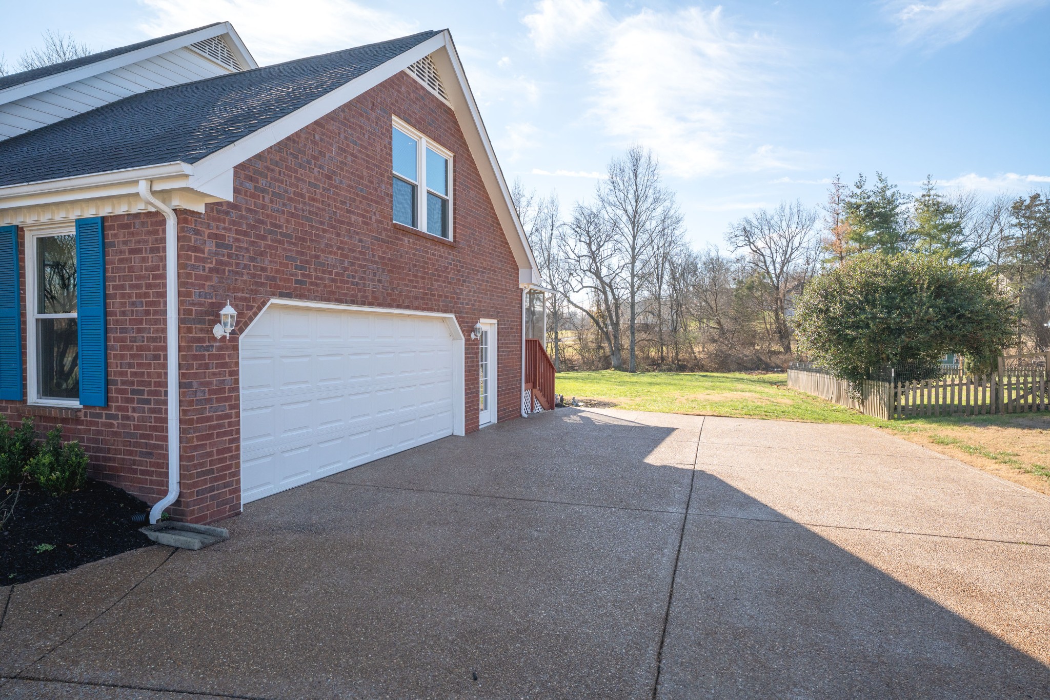 1009 Victoria Ln, W