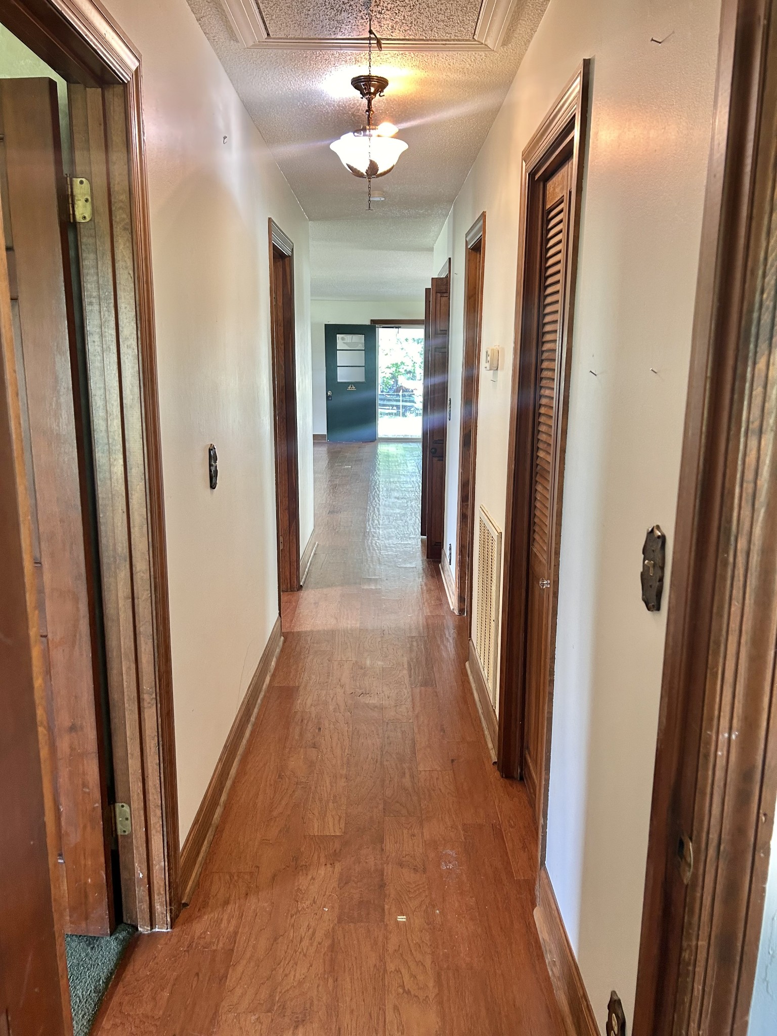 401 Hillcrest Rd