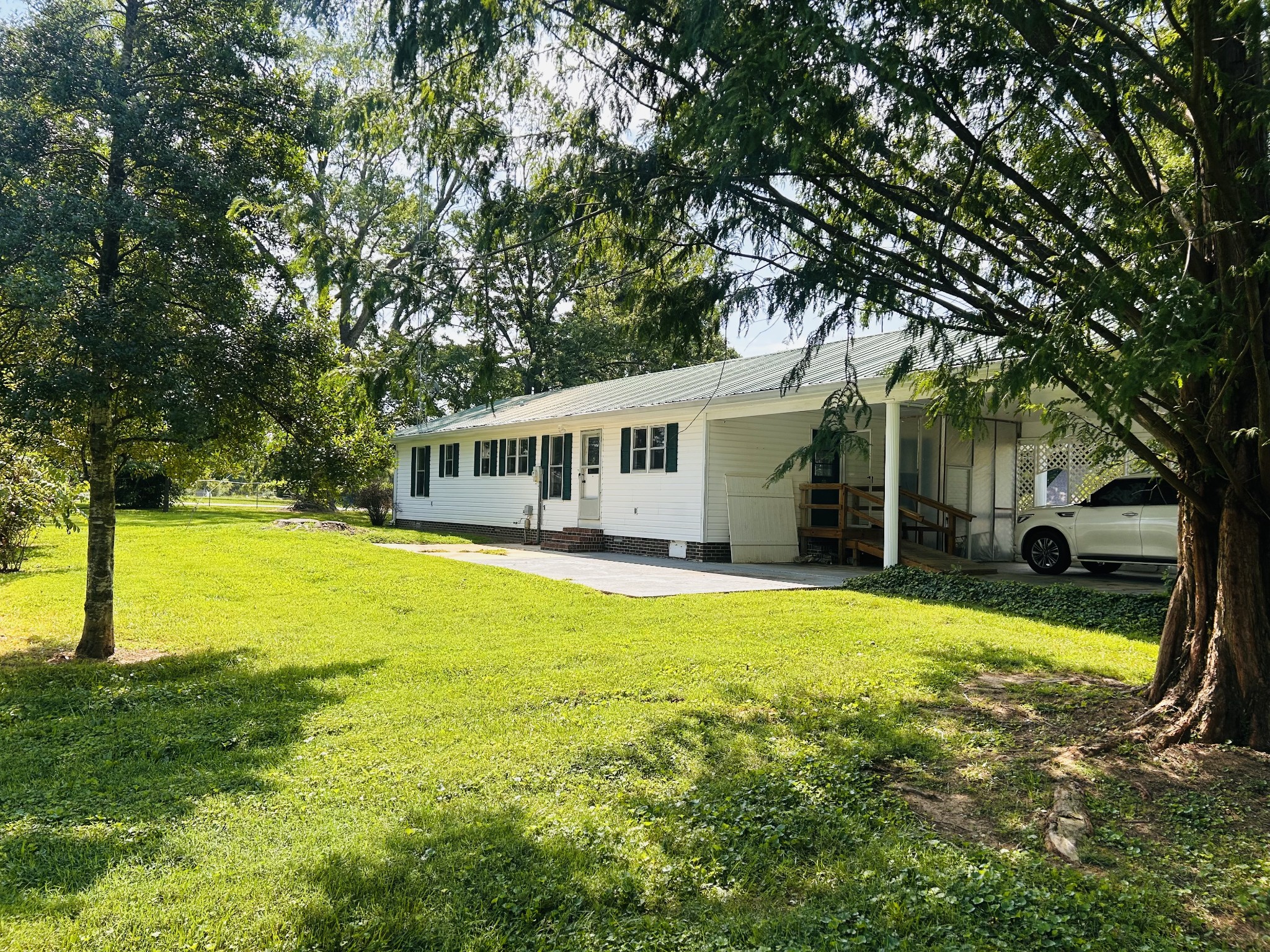 401 Hillcrest Rd