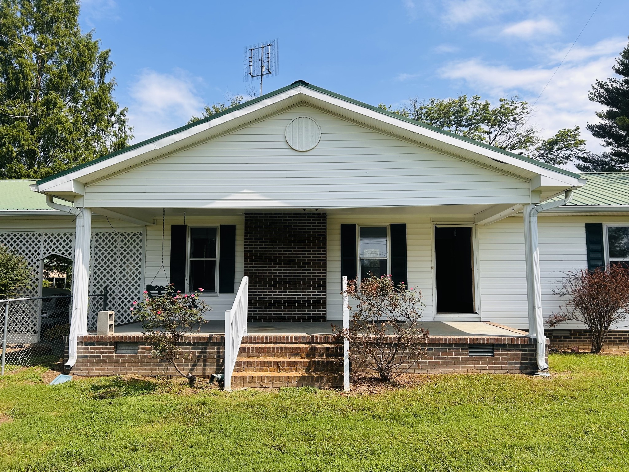 401 Hillcrest Rd