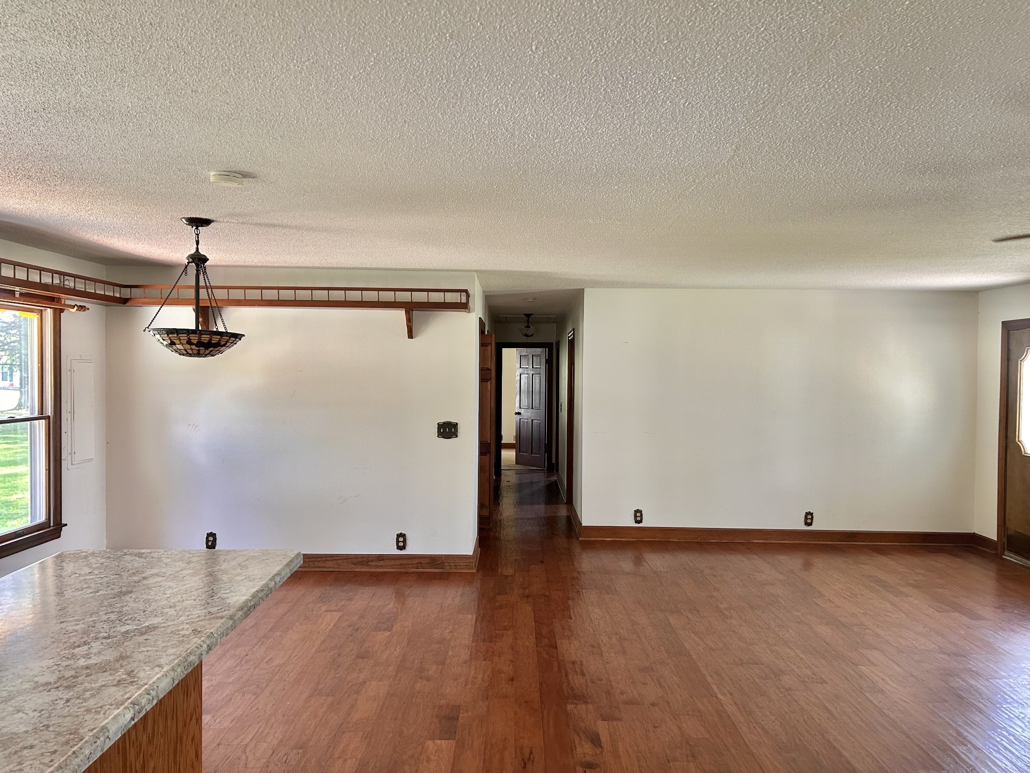 401 Hillcrest Rd