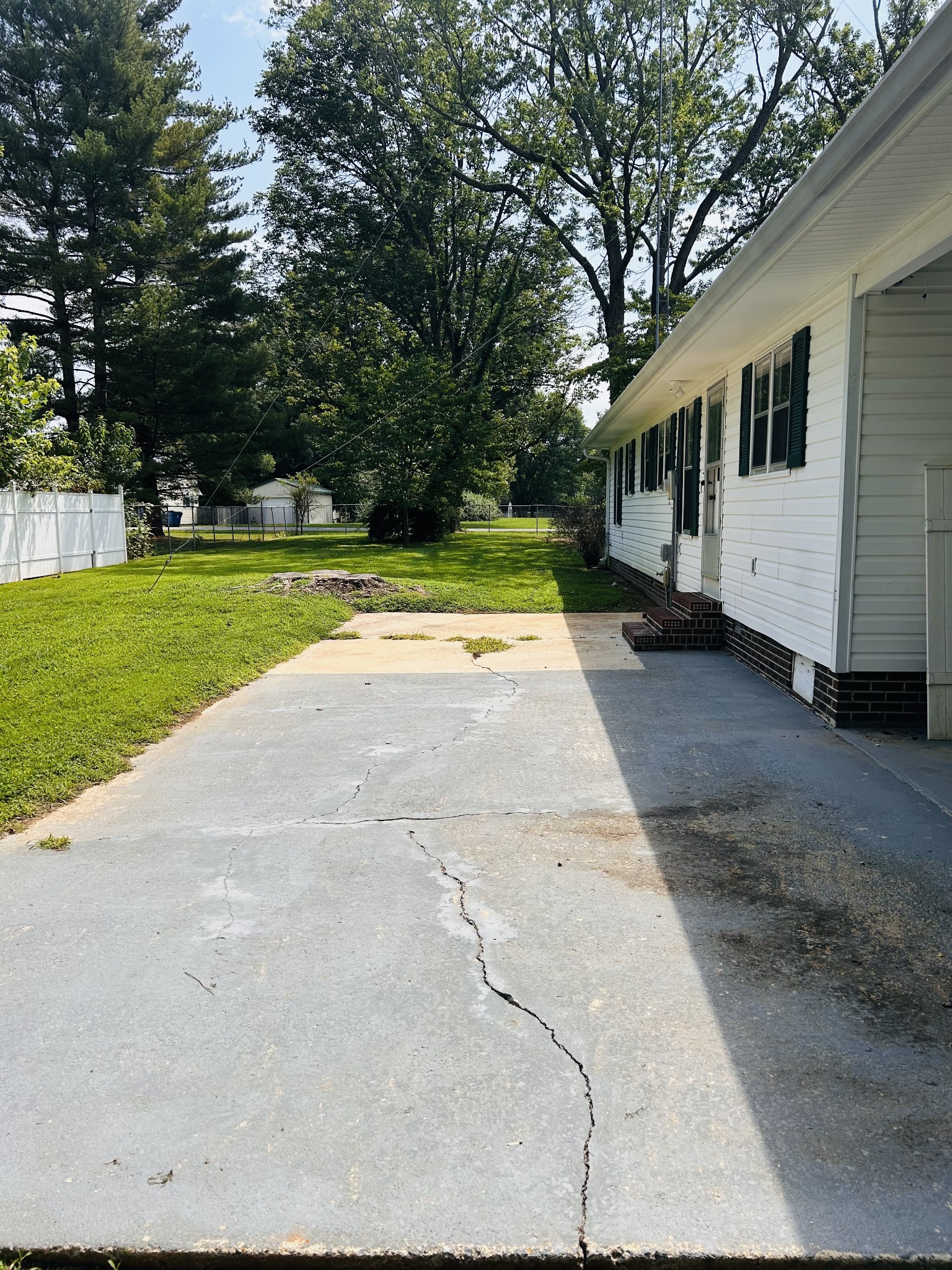 401 Hillcrest Rd