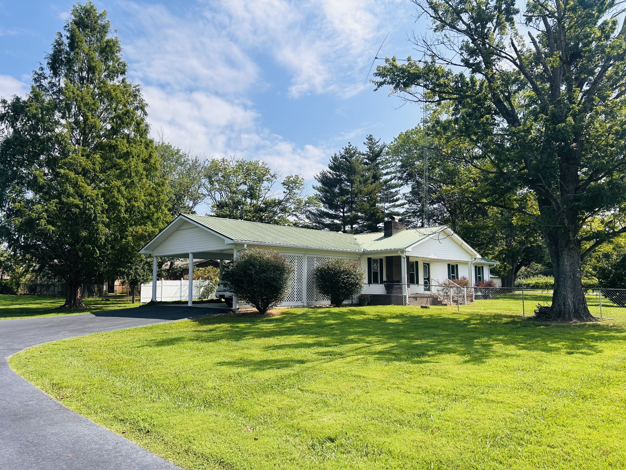 401 Hillcrest Rd