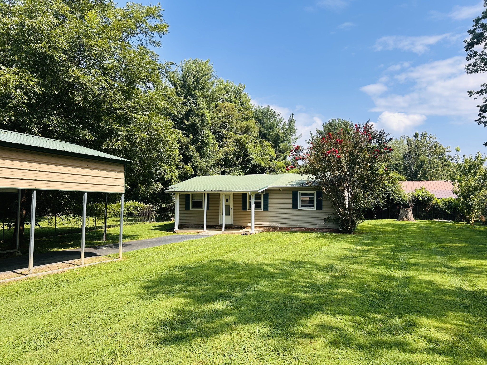 401 Hillcrest Rd