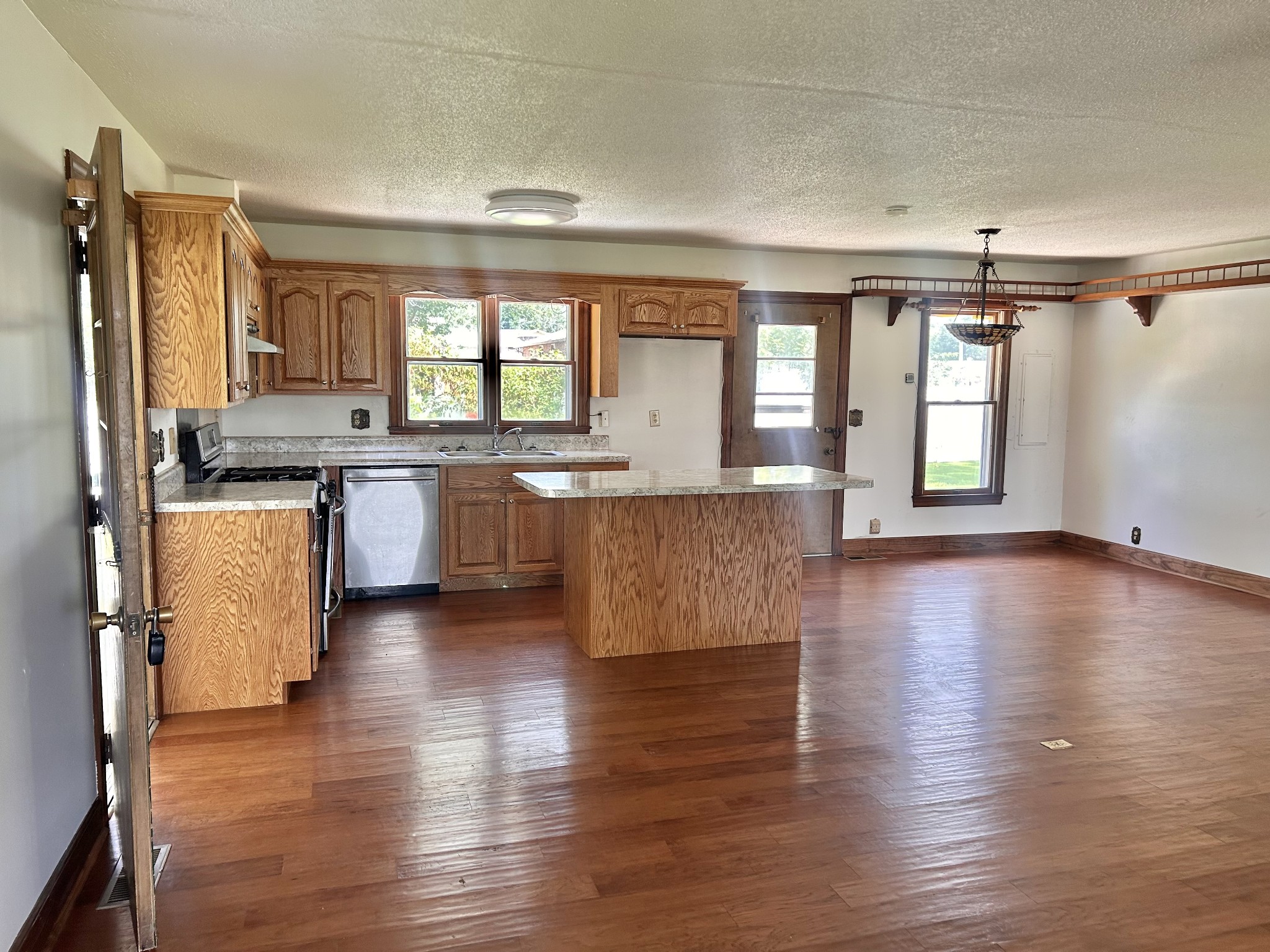 401 Hillcrest Rd