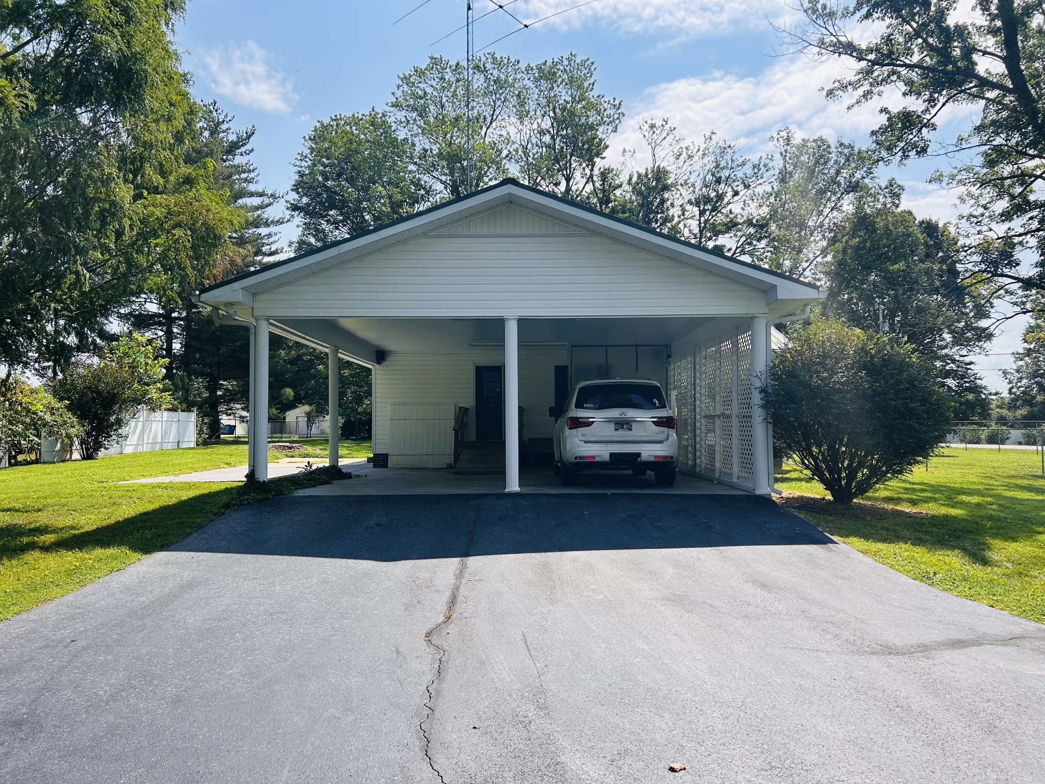 401 Hillcrest Rd