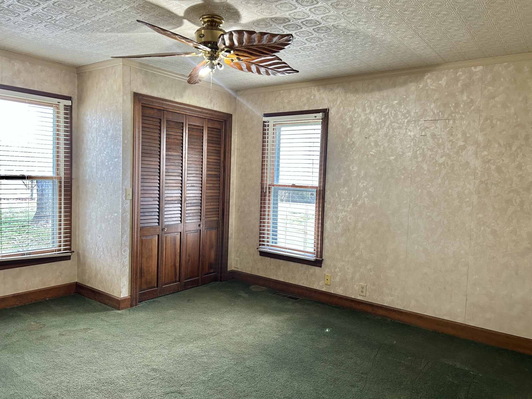 401 Hillcrest Rd