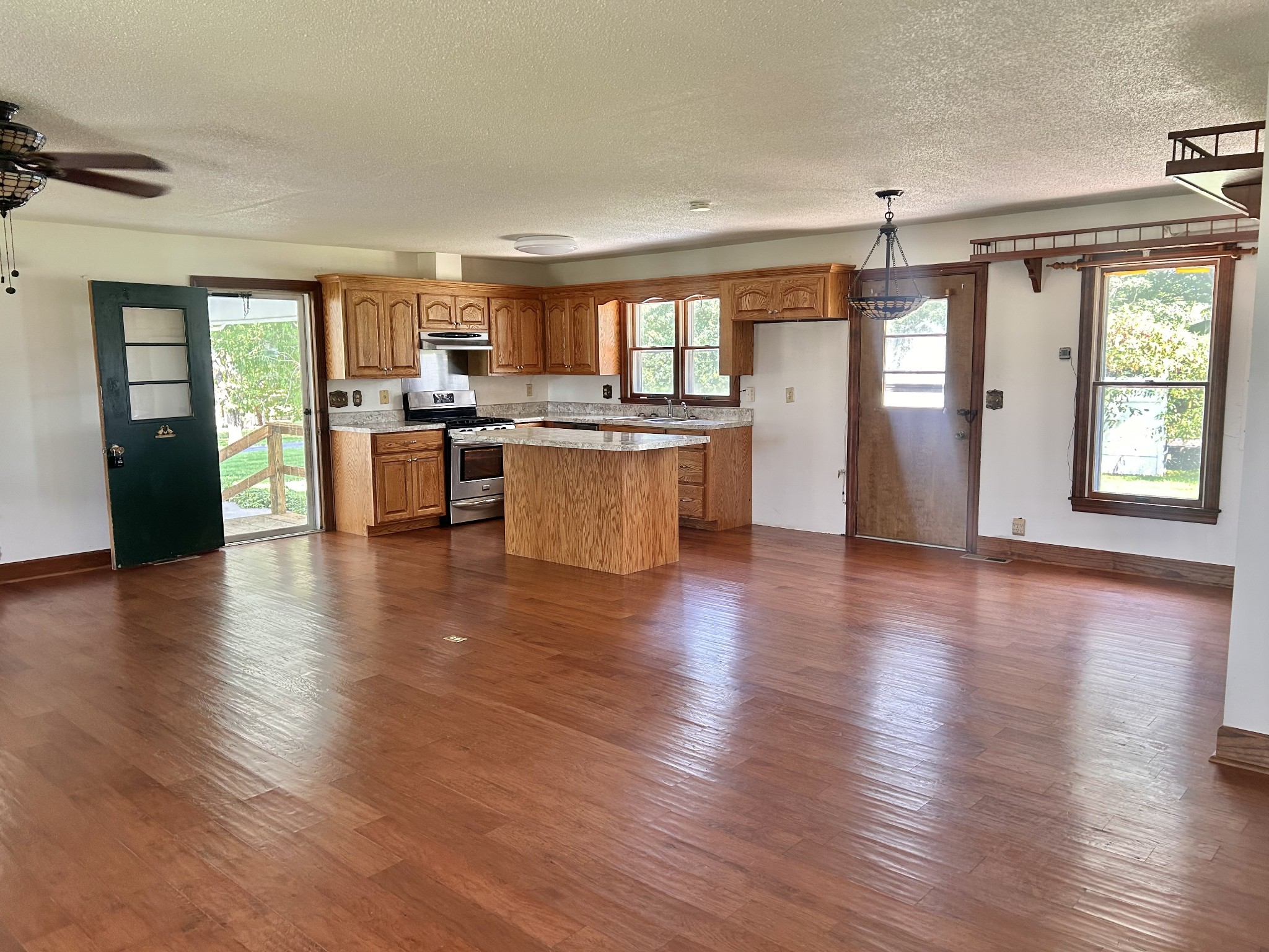 401 Hillcrest Rd