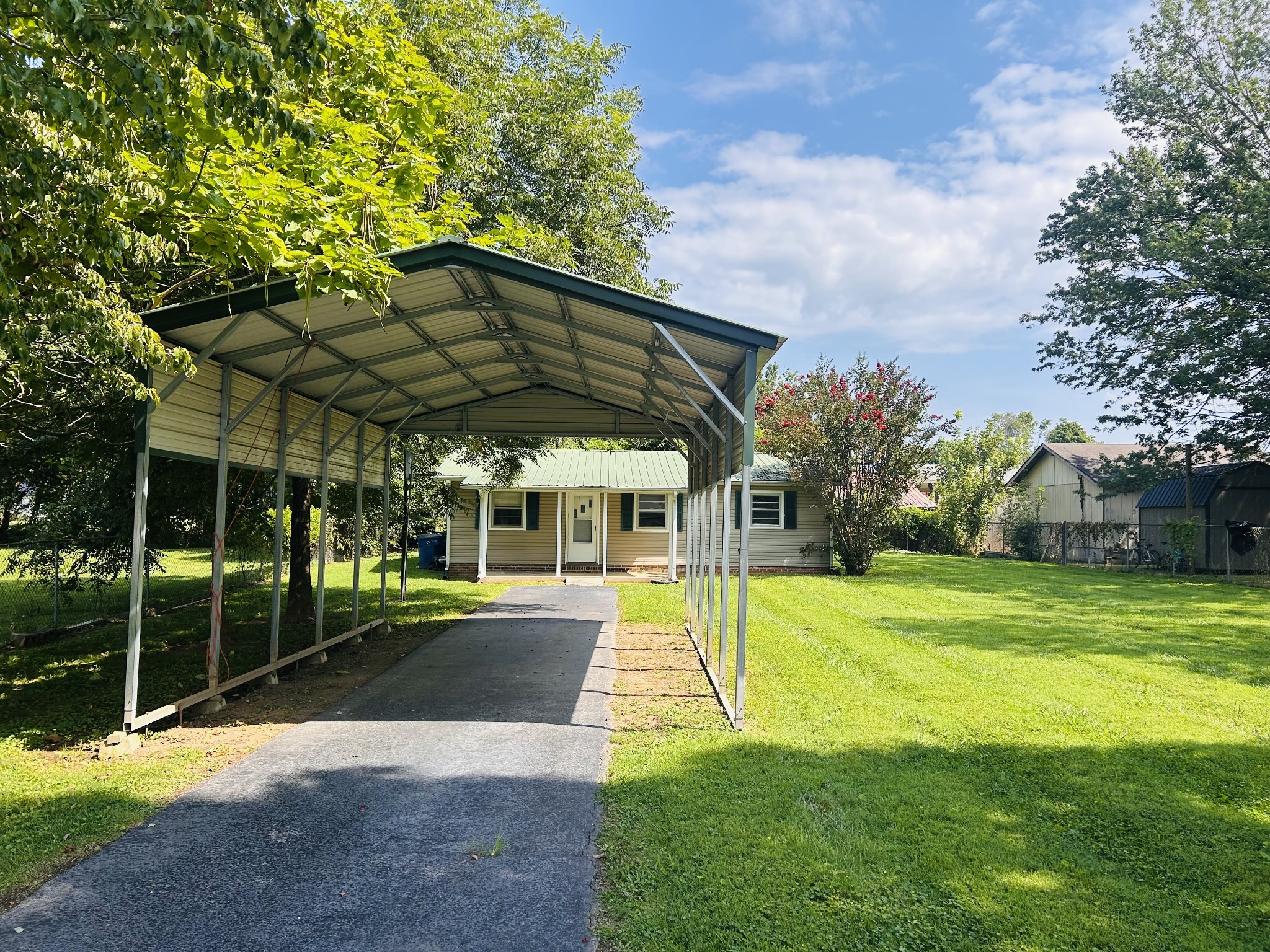 401 Hillcrest Rd