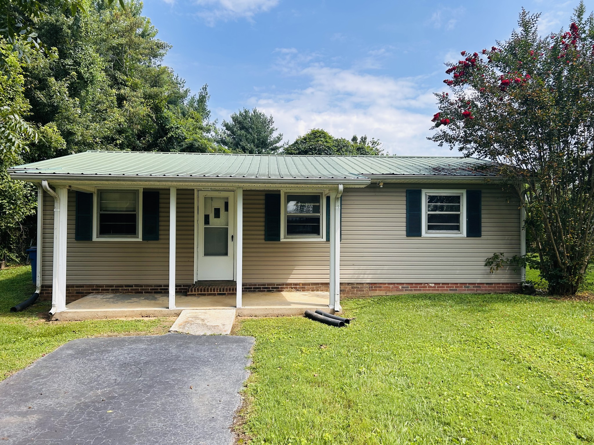 401 Hillcrest Rd