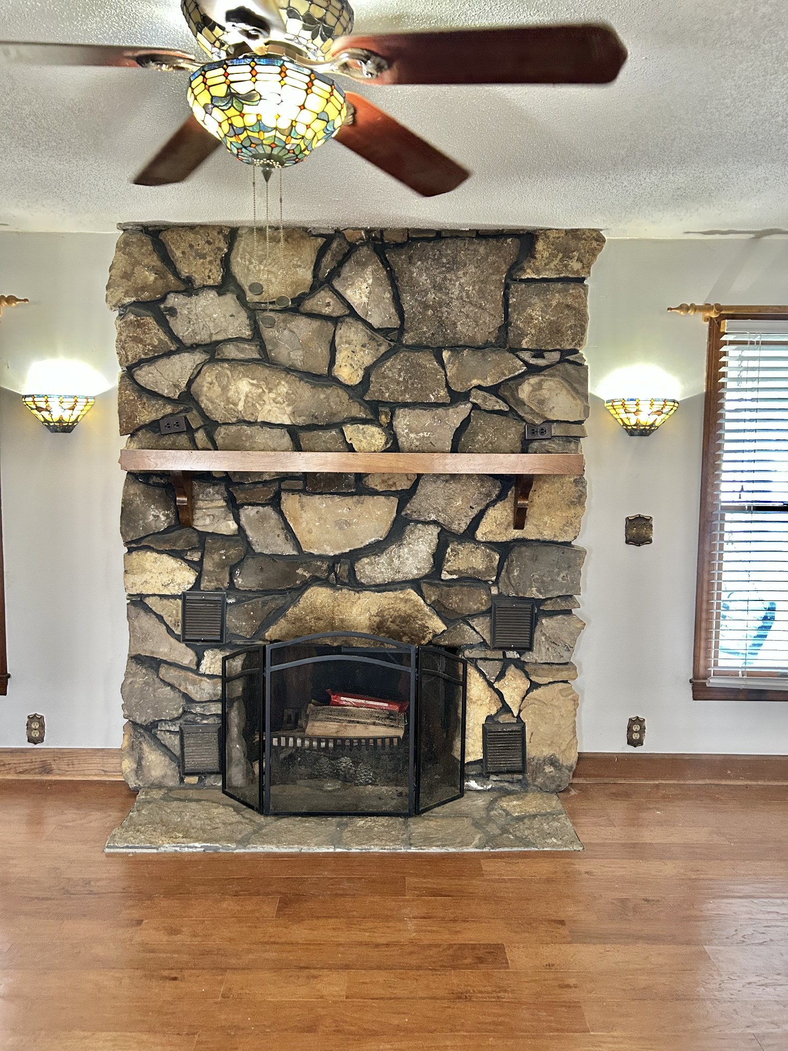401 Hillcrest Rd