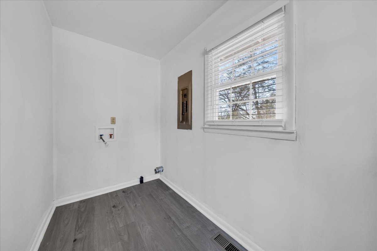 104 Foxland Dr
