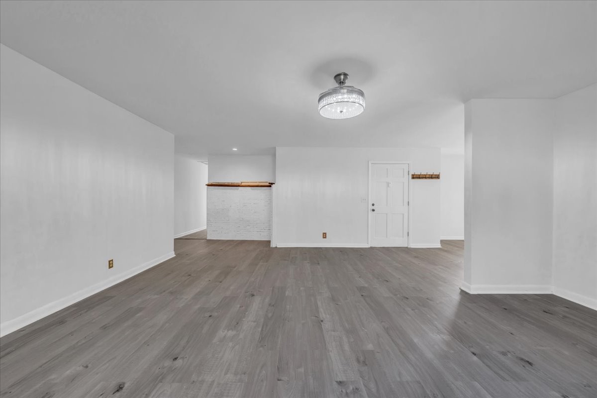 104 Foxland Dr