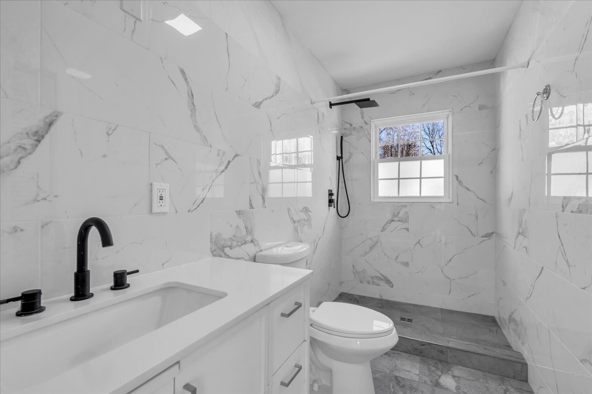104 Foxland Dr