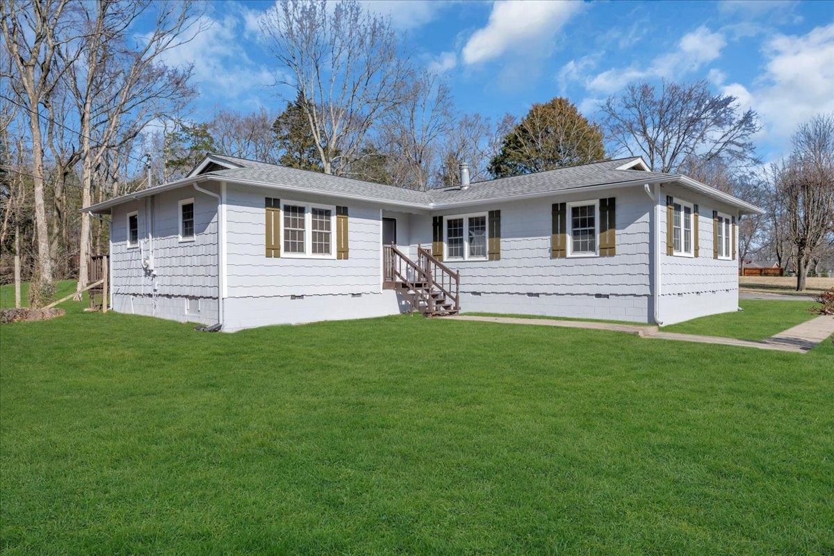 104 Foxland Dr