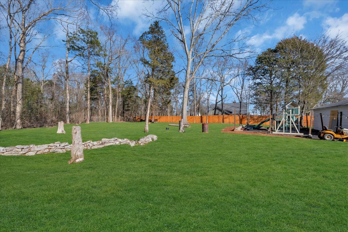 104 Foxland Dr