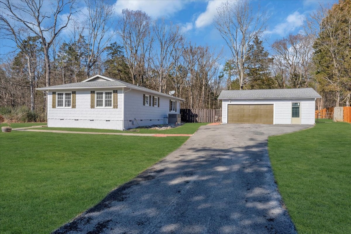 104 Foxland Dr