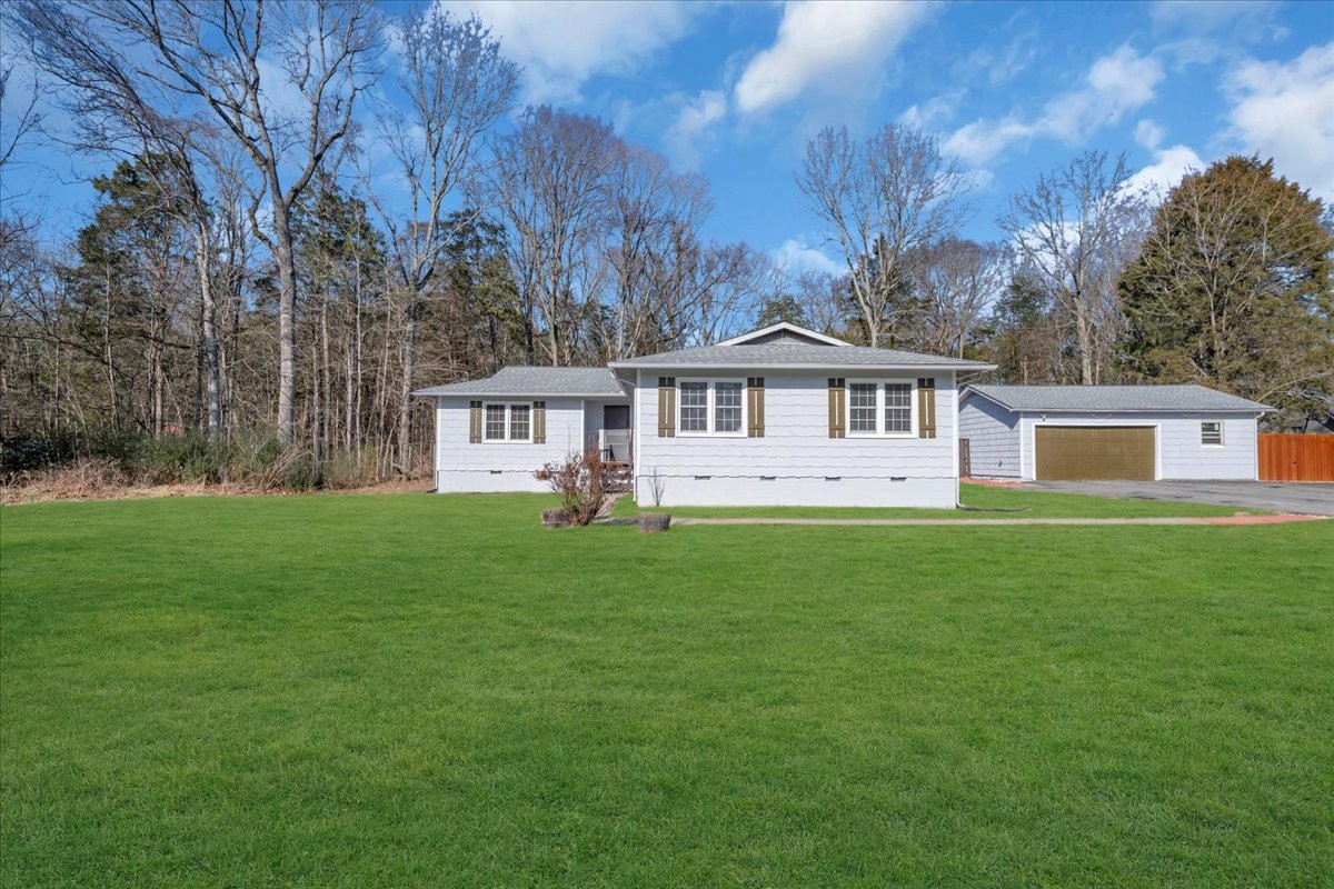 104 Foxland Dr