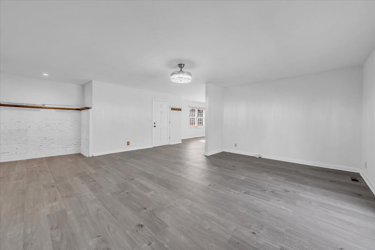 104 Foxland Dr